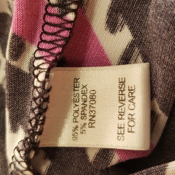 Maurices. Black, Fushia & White Silky Soft Top. Unique Hemline. Size M - Picture 9 of 10